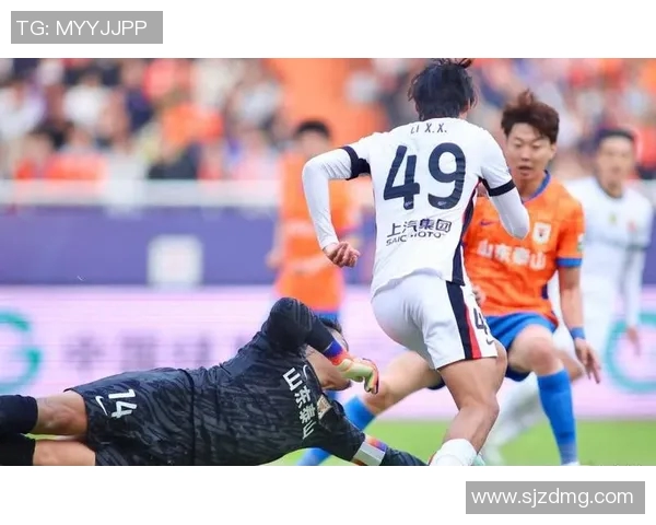 中超联赛新赛季首轮精彩对决引发热议 球迷期待新兴球员崭露头角