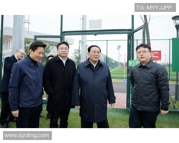 李强的足球人生：从青涩少年到职业球员的深度对话与成长历程